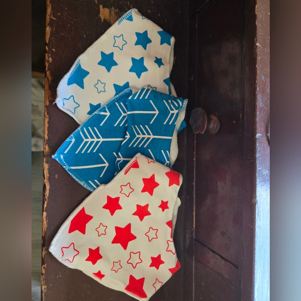 Kids Star and Arrow Patterned Bandana Bibs - Blue and Red